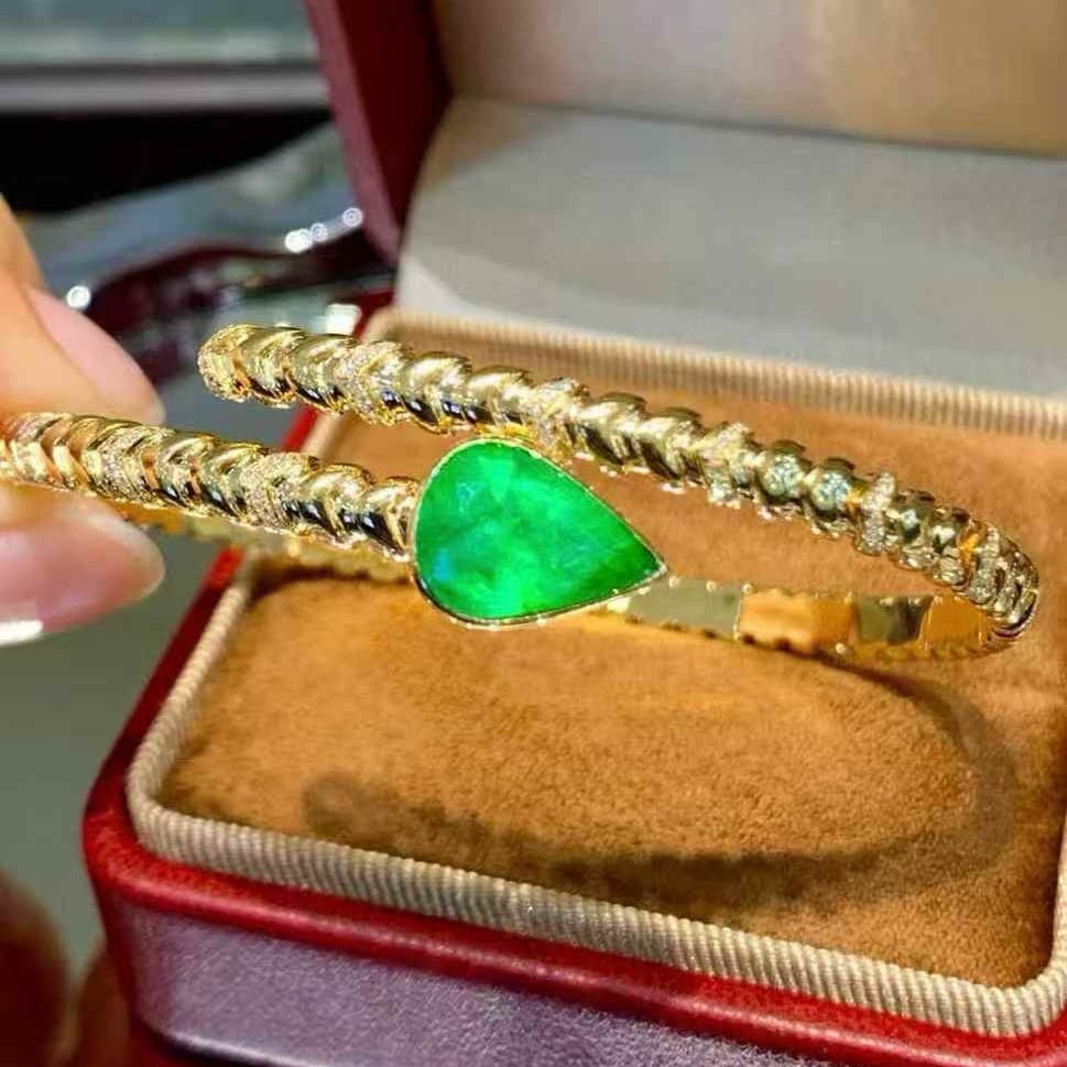 14k Gold 3.2 Ct Vivid Green Natural Emerald & Diamond Bangle - 7