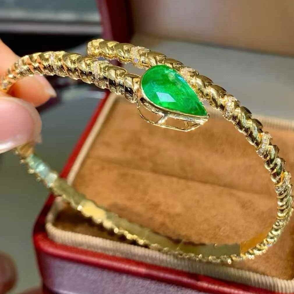 14k Gold 3.2 Ct Vivid Green Natural Emerald & Diamond Bangle - 8
