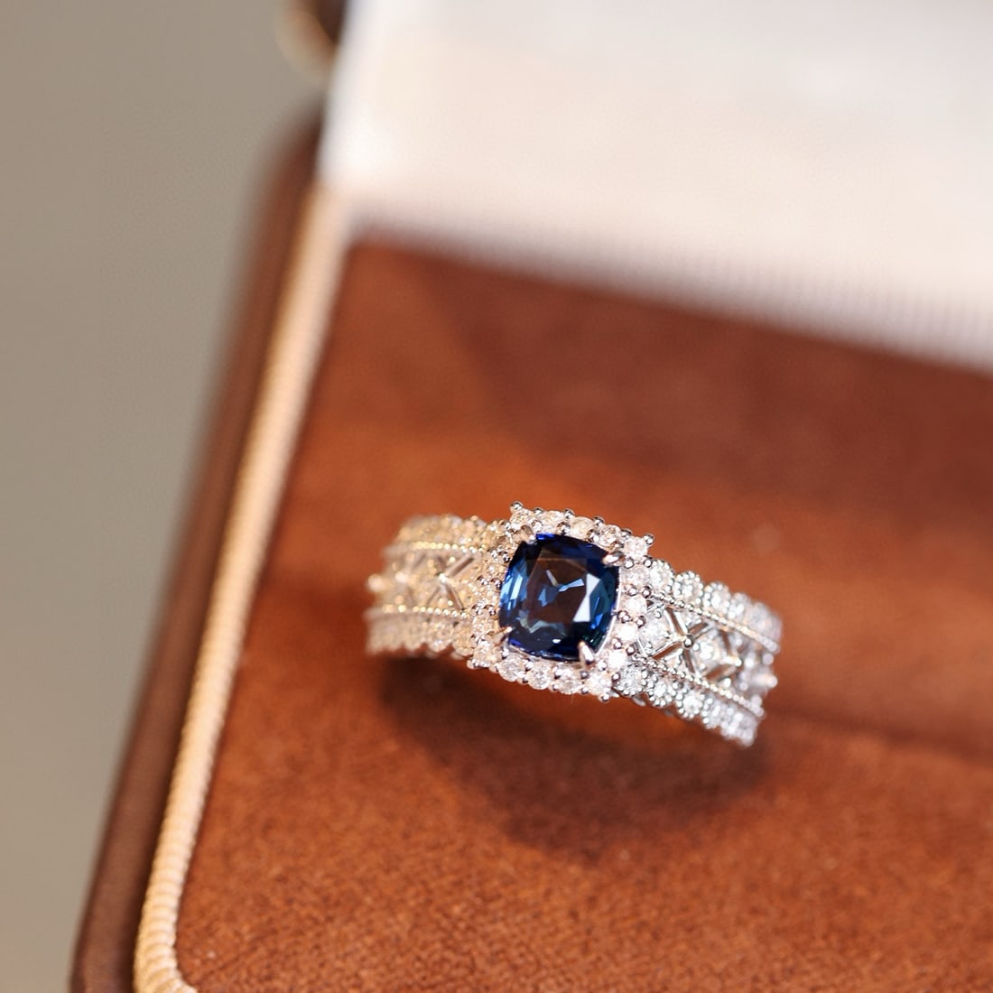 14k Gold 1.72 Ctw Natural Sapphire & Diamond Ring - 4
