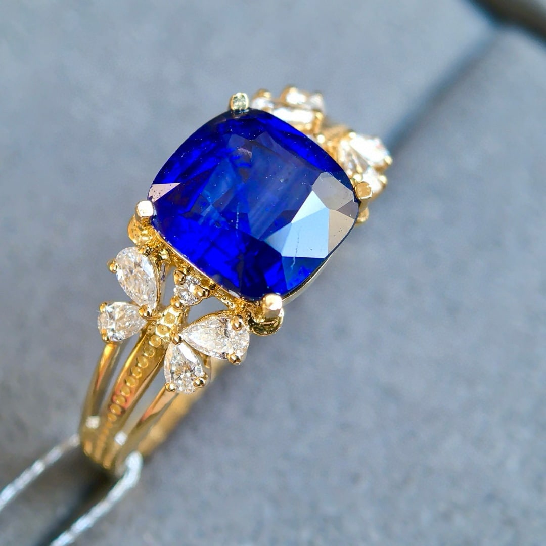 14k Gold 2.69 Ctw Vivid Blue Natural Sapphire & Diamond Ring - 2