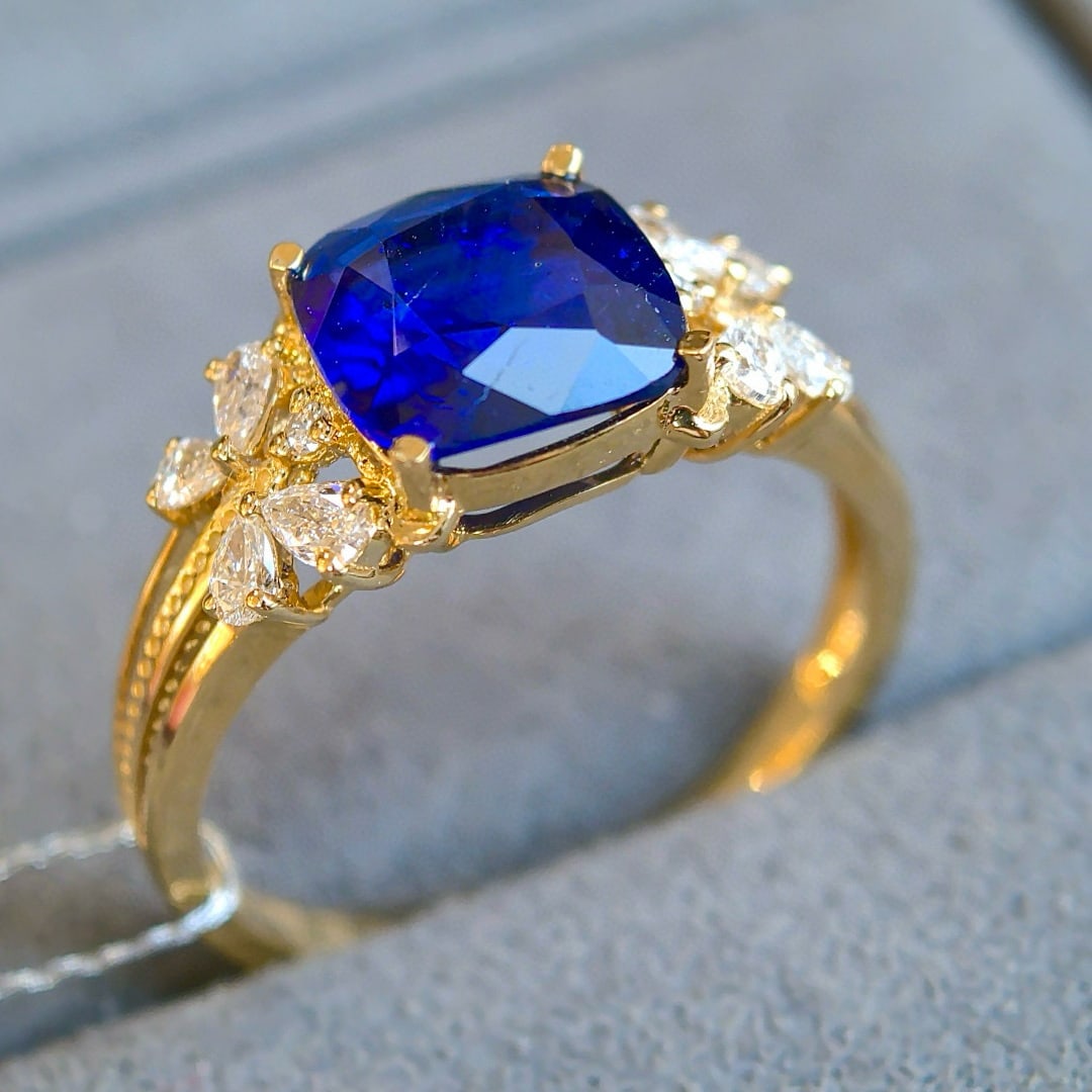 14k Gold 2.69 Ctw Vivid Blue Natural Sapphire & Diamond Ring - 4