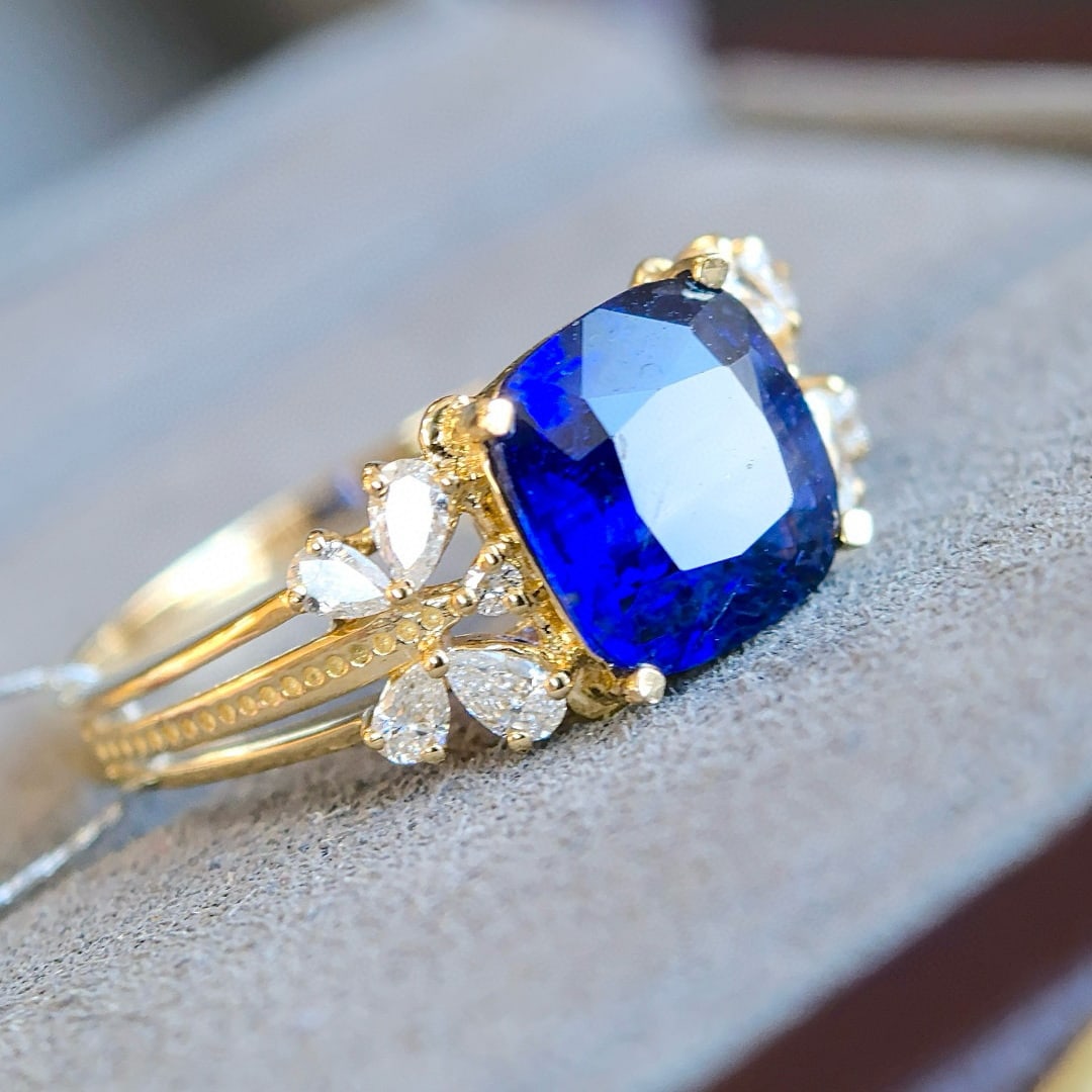 14k Gold 2.69 Ctw Vivid Blue Natural Sapphire & Diamond Ring - 5