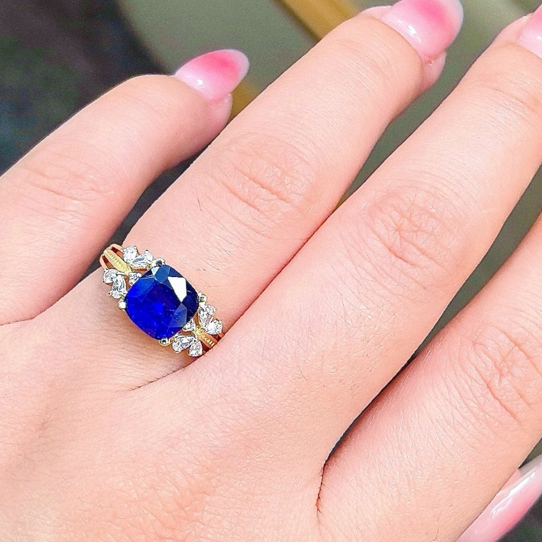 14k Gold 2.69 Ctw Vivid Blue Natural Sapphire & Diamond Ring - 6