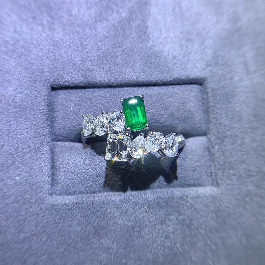 14k Gold 1.75 Ctw Natural Emerald & Diamond Ring - 5