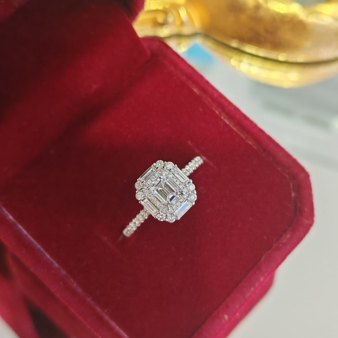 Gia Certified 14k Gold 0.5 Ct Natural D Si1 Emerald Diamond Ring - 2