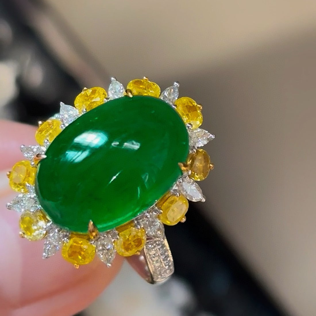 14k Gold 8.28 Ct Vivid Green Natural Emerald & Diamond & Yellow Diamond Ring - 5