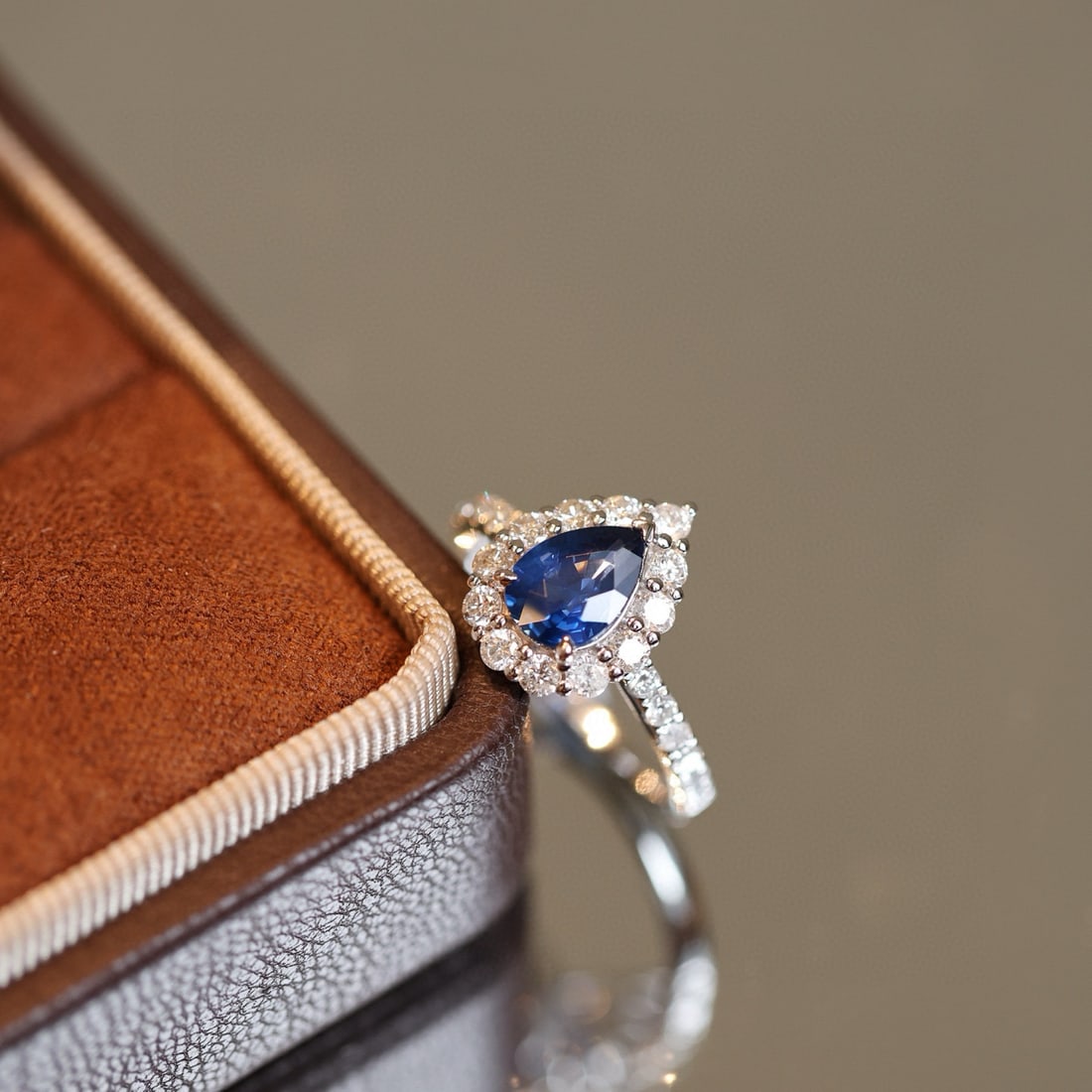 14k Gold 2.16 Ctw Natural Sapphire & Diamond Ring - 3