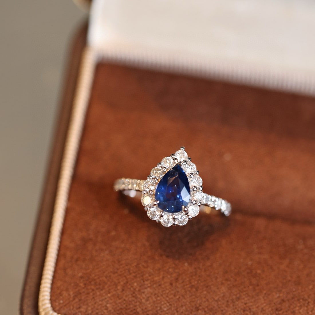14k Gold 2.16 Ctw Natural Sapphire & Diamond Ring - 4