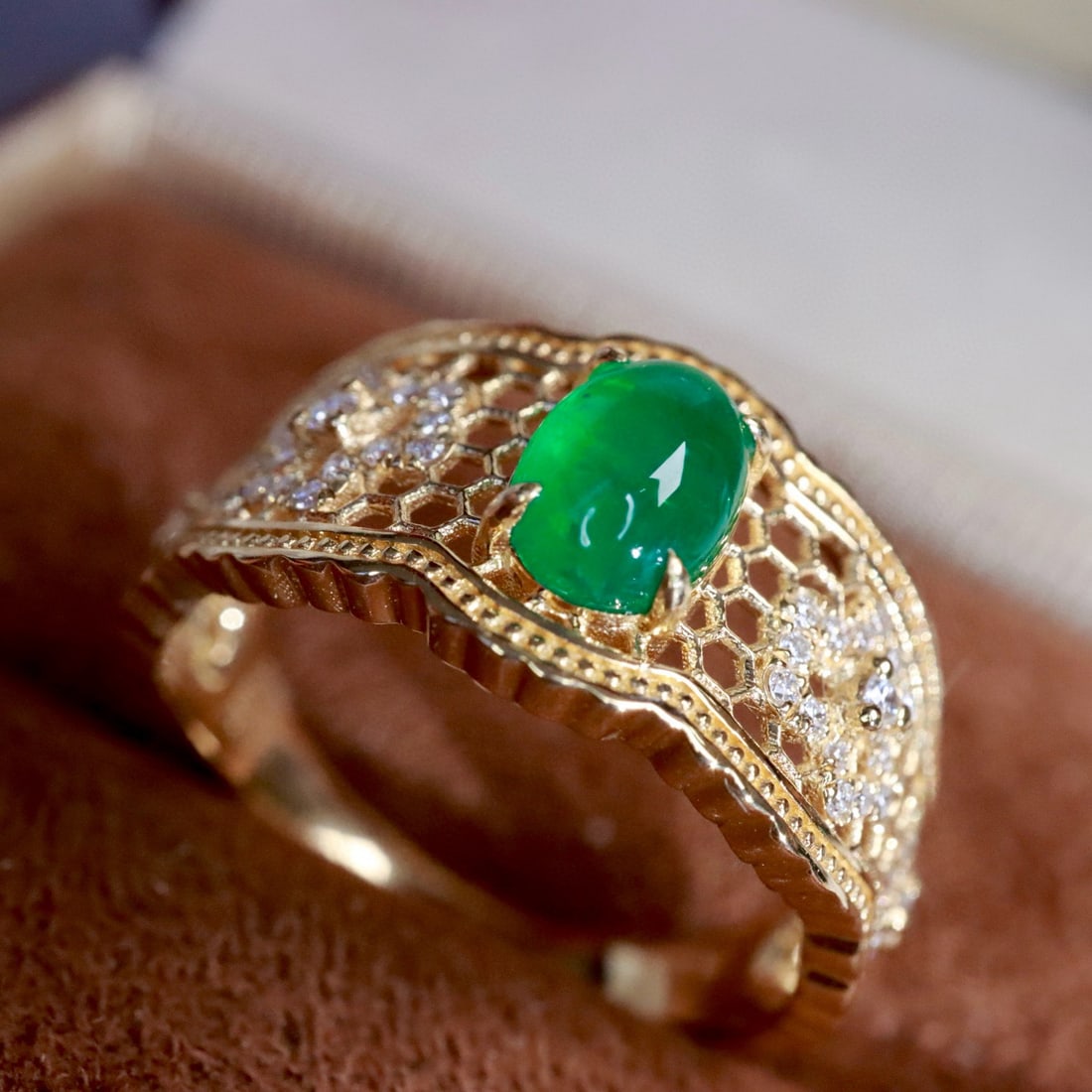 14k Gold 0.98 Ctw Vivid Green Natural Emerald & Diamond Ring - 2