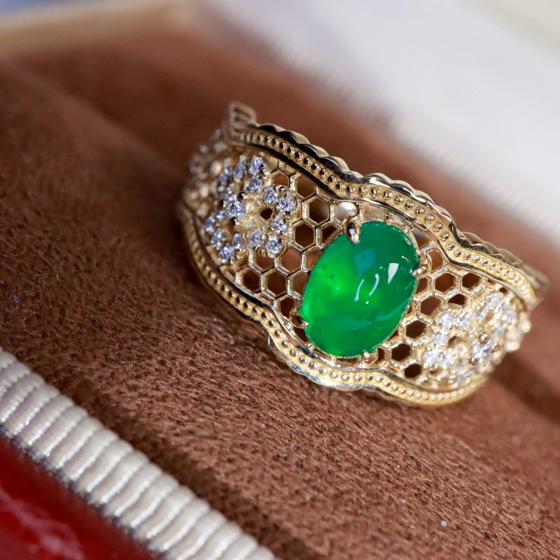 14k Gold 0.98 Ctw Vivid Green Natural Emerald & Diamond Ring - 4