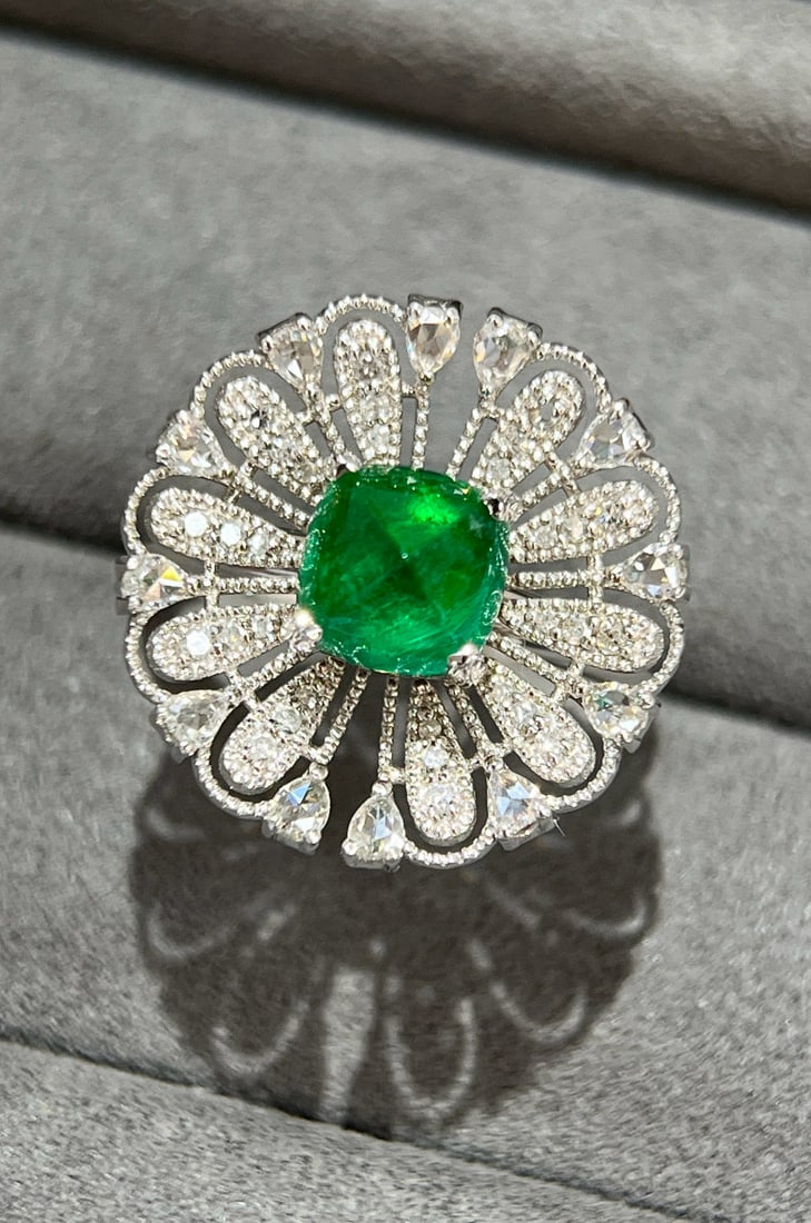 14k Gold 2.49 Ctw Vivid Green Natural Emerald & Diamond Ring: Ref:231082196 // gold content:14k gold // ring size:7. 25us // // main gemstone:emerald // shape:sugar-loaf // carat weight:2ct // color:vivid green // treatment:natural // // adjacent gemstone 2 :