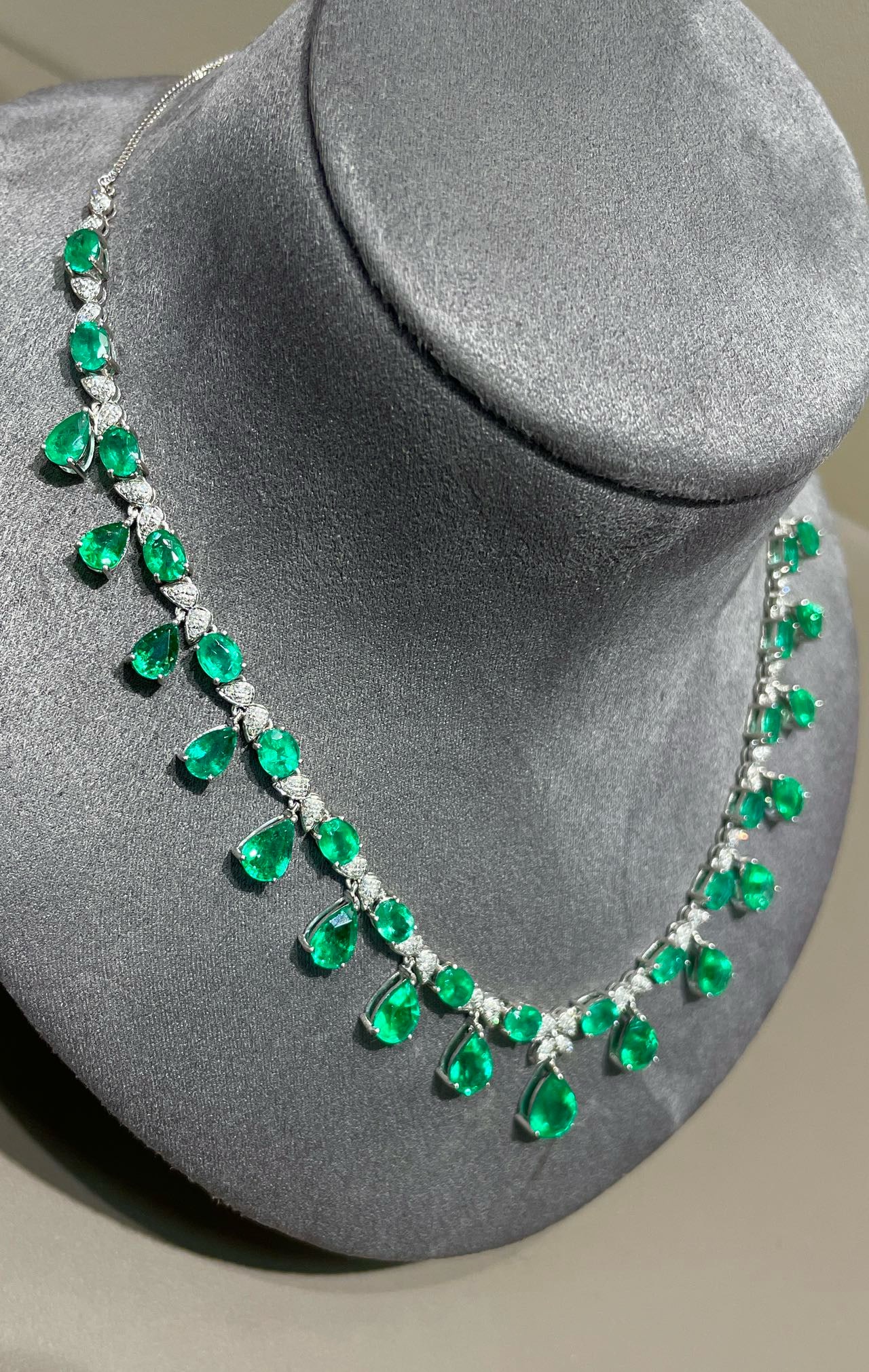 14k Gold 16 Ct Vivid Green Natural Emerald & Diamond Necklace - 5