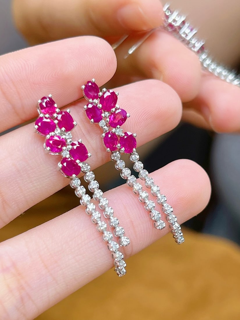 14k Gold 2.90 Ctw Natural Ruby & Diamond Earrings: Ref:231082217 // gold content:14k gold // main gemstone:ruby // shape:oval // carat weight:2. 6ct // color:red // treatment:natural // // adjacent gemstone 2 : diamond // shape:round // carat