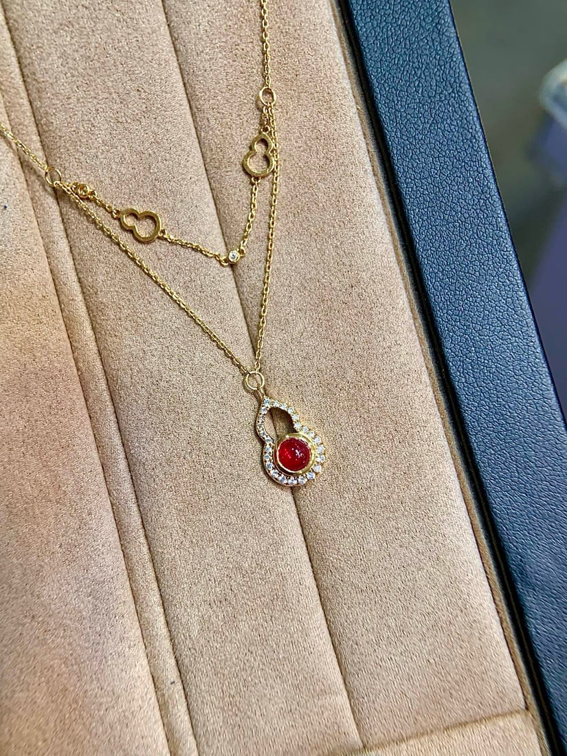 14k Gold 0.64 Ctw Vivid Red Natural Ruby & Diamond Necklace: Ref:231082230 // gold content:14k gold // main gemstone:ruby // shape:round // carat weight:0. 51ct // color:vivid red // treatment:natural // cut grade:g // // adjacent gemstone 2 : diamond //