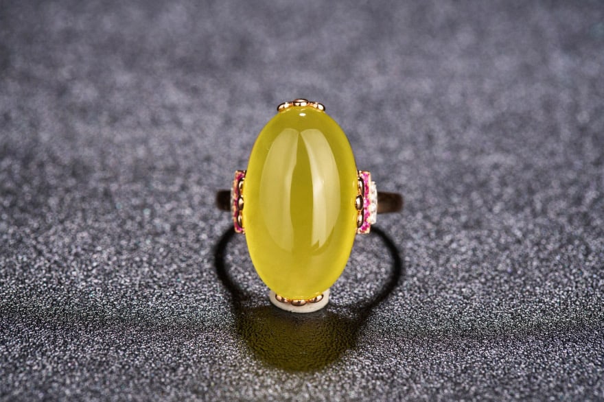 14k Gold 15.1 Ct Natural Prehnite & Diamond & Ruby Ring: Ref:231082233 // gold content:14k gold // ring size:7. 25us // // main gemstone:prehnite // shape:oval // carat weight:15. 1ct // color:yellow // treatment:natural // // adjacent gemstone 2 : diamond 