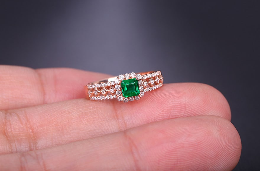 14k Gold 0.69 Ctw Vivid Green Natural Emerald & Diamond Ring - 5