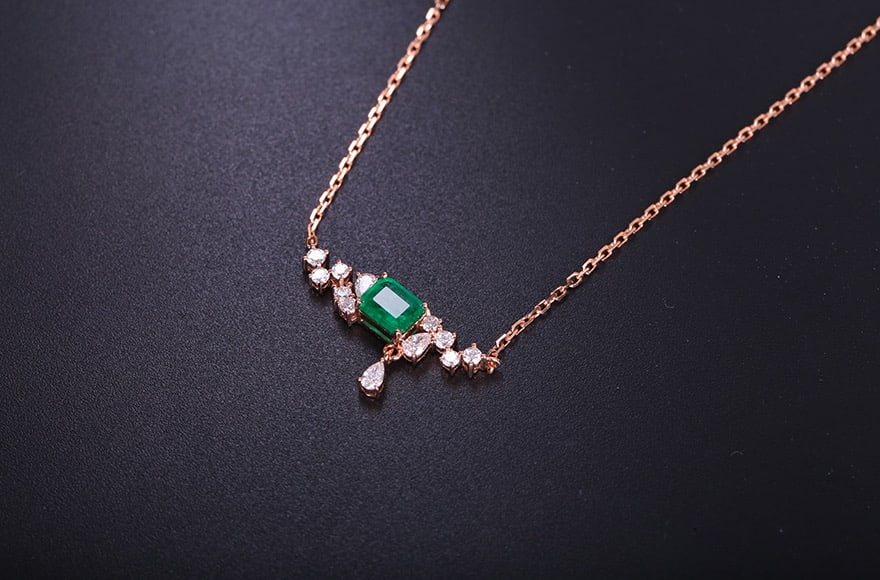 14k Gold 0.68 Ctw Vivid Green Natural Emerald & Diamond Necklace - 3