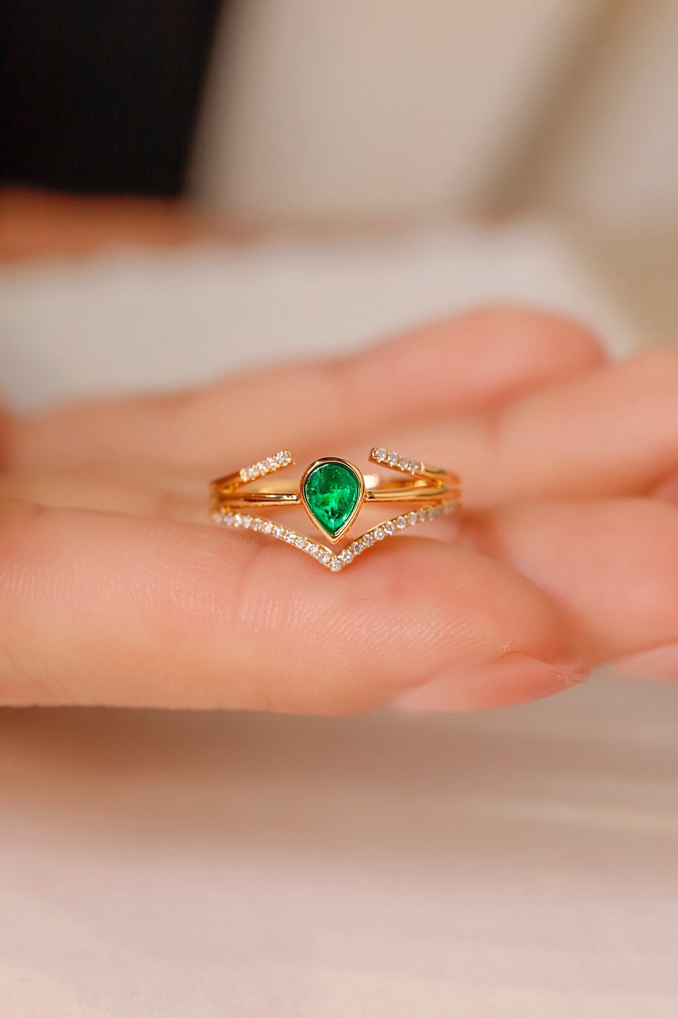 14k Gold 0.37 Ctw Vivid Green Natural Emerald & Diamond Ring - 3