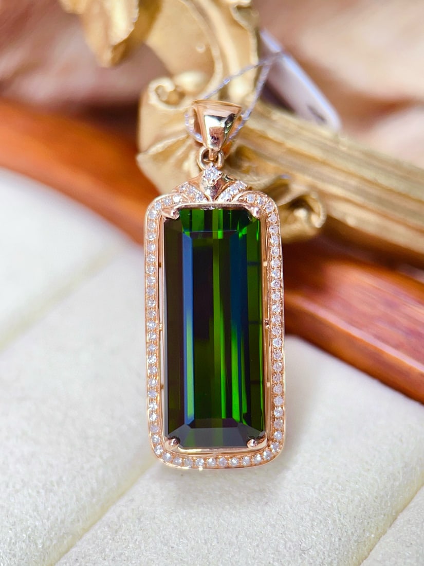14k Gold 13.45 Ctw Natural Tourmaline & Diamond Pendant( Without Chain ): Ref:231082263 // gold content:14k gold // main gemstone:tourmaline // shape:octagonal // carat weight:13. 25ct // color:green // treatment:natural // // adjacent gemstone 2 : diamond // number of