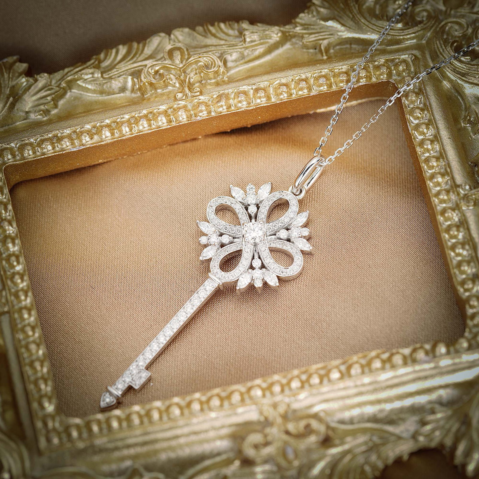 14k Gold 0.77 Ctw Natural H Diamond Necklace: Ref:231082266 // gold content:14k gold // main gemstone:diamond // shape:marquise // carat weight:0. 25ct // clarity grade:vs-si // color:h // treatment:natural // // adjacent gemstone 2 : diamond //