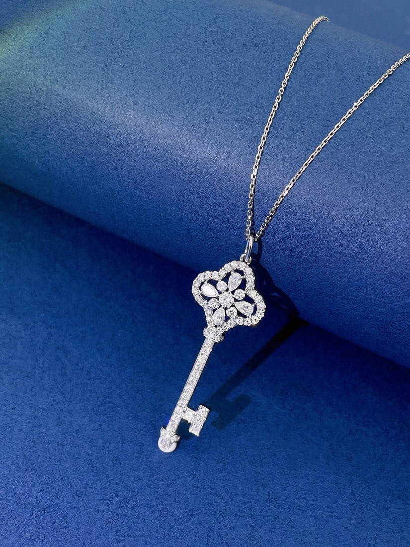 14k Gold 0.94 Ct Natural H Diamond Necklace: Ref:231082270 // gold content:14k gold // main gemstone:diamond // shape:multiple // carat weight:0. 94ct // clarity grade:vs-si // color:h // treatment:natural // Condition: New Low Estimate: