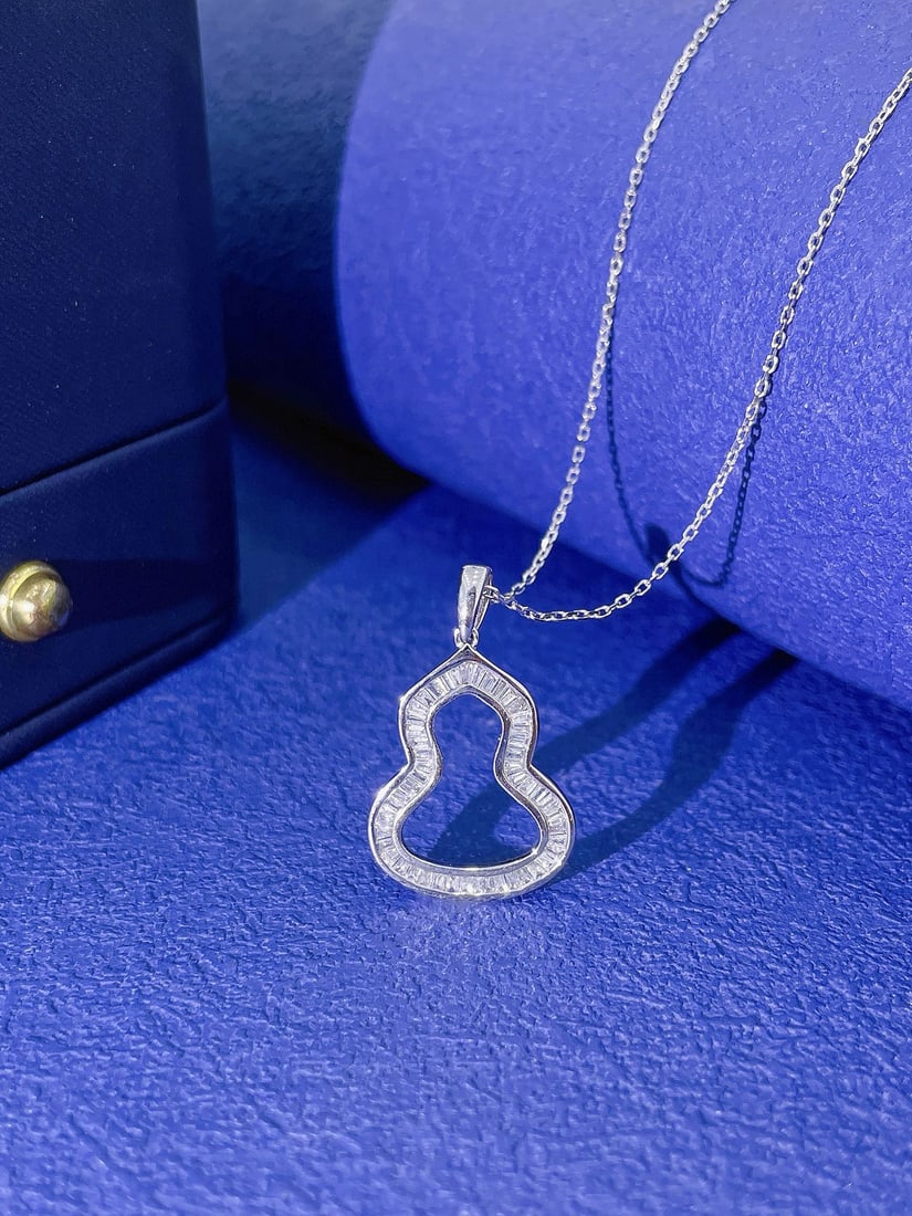 14k Gold 0.27 Ct Natural H Diamond Necklace: Ref:231082271 // gold content:14k gold // main gemstone:diamond // shape:baguette // carat weight:0. 27ct // clarity grade:vs-si // color:h // treatment:natural // Condition: New Low Estimate:
