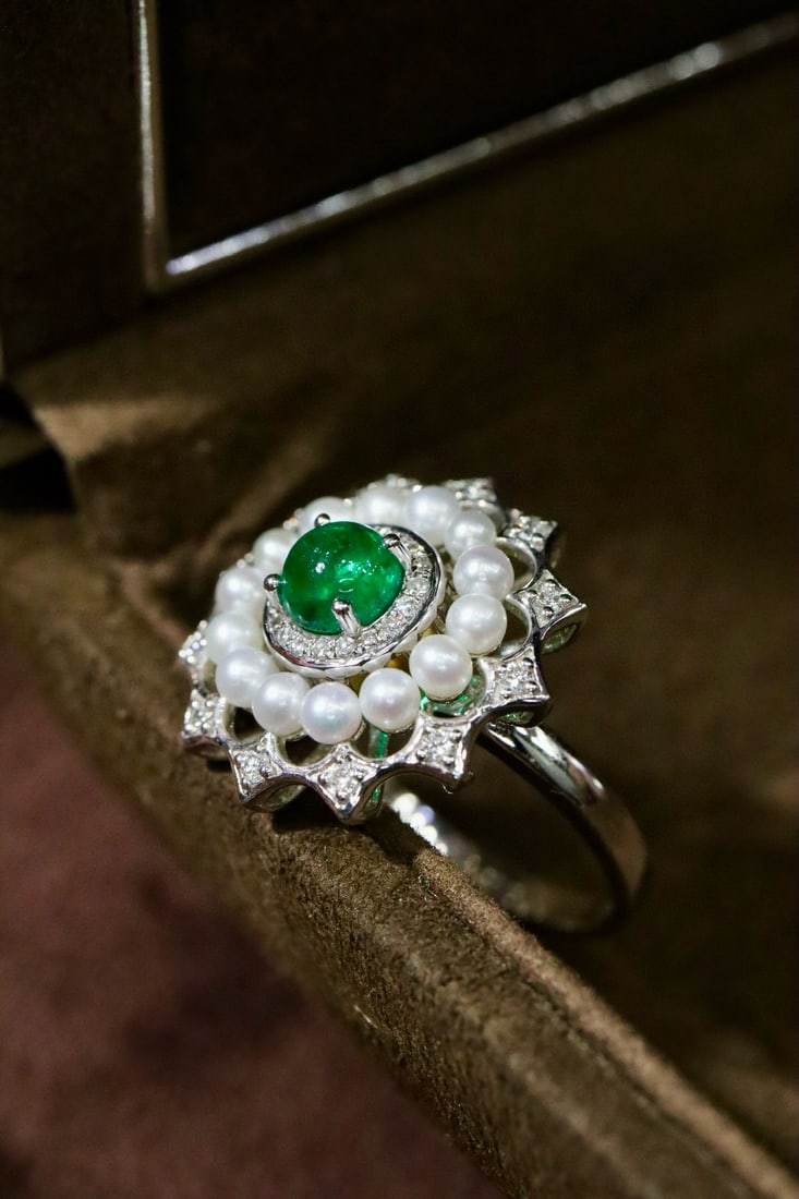 14k Gold 0.88 Ctw Vivid Green Natural Emerald & Diamond Ring - 2