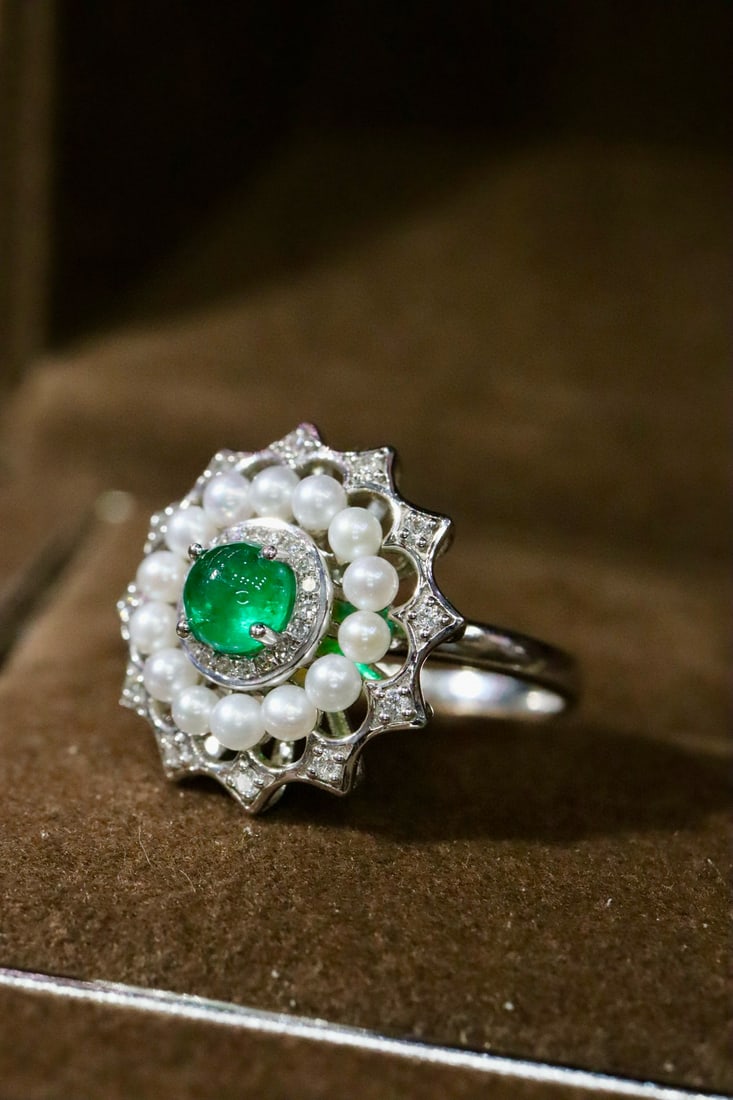 14k Gold 0.88 Ctw Vivid Green Natural Emerald & Diamond Ring - 4