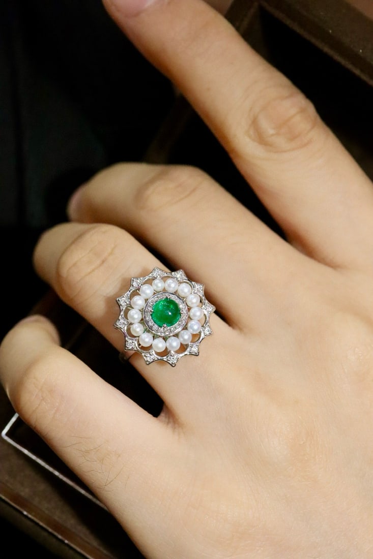14k Gold 0.88 Ctw Vivid Green Natural Emerald & Diamond Ring - 6