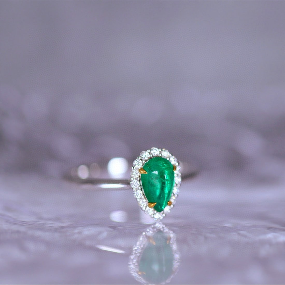 14k Gold 0.85 Ctw Vivid Green Natural Emerald & Diamond Ring - 3