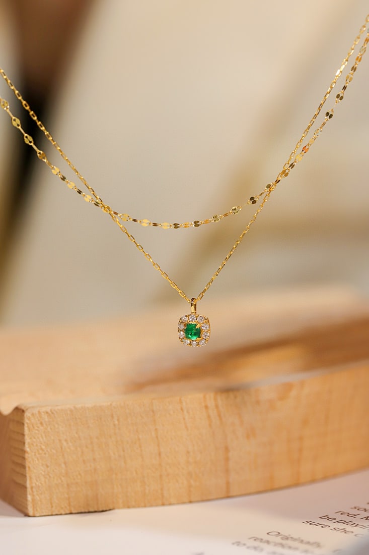 14k Gold 0.23 Ctw Vivid Green Natural Emerald & Diamond Necklace: Ref:231082276 // gold content:14k gold // main gemstone:emerald // shape:sugar-loaf // carat weight:0. 13ct // color:vivid green // treatment:natural // // adjacent gemstone 2 : diamond //