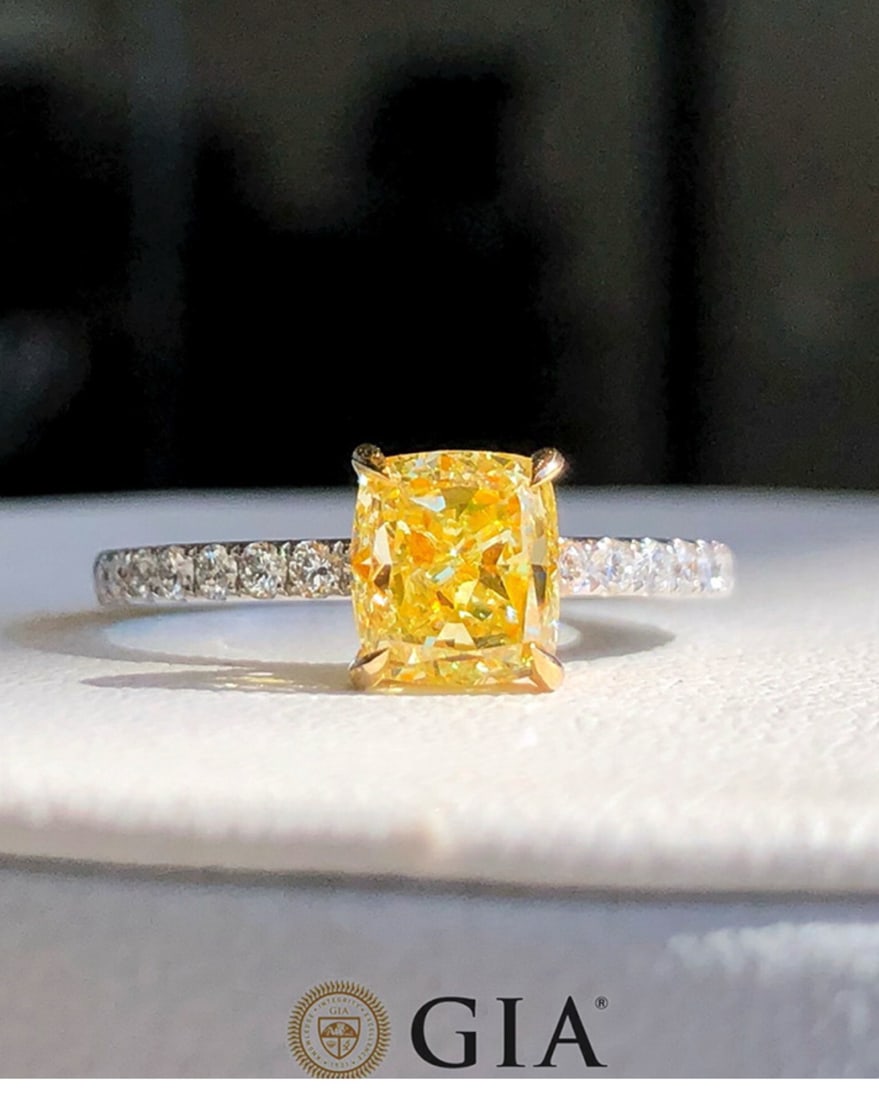 Gia Certified 14k Gold 1.50 Ct Natural Yellow Diamond & Diamond Ring - 2