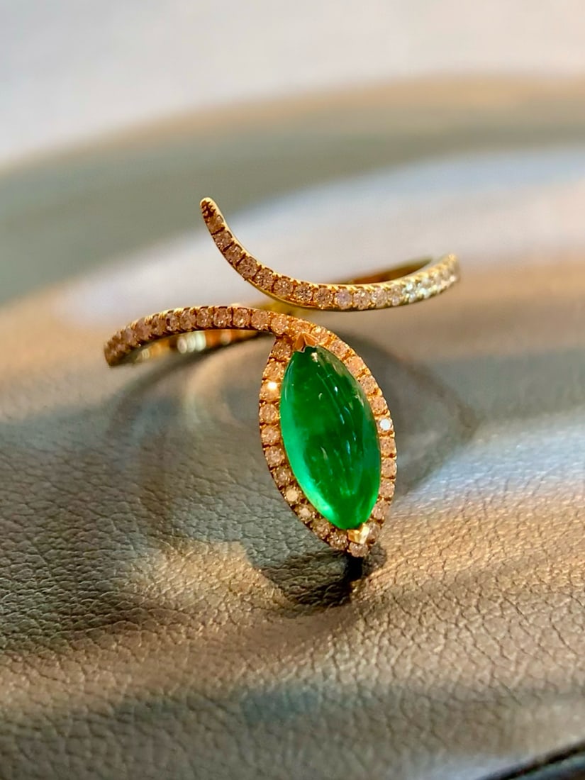 14k Gold 0.91 Ctw Vivid Green Natural Emerald & Diamond Ring: Ref:231082284 // gold content:14k gold // ring size:7. 25us // // main gemstone:emerald // shape:marquise // carat weight:0. 71ct // color:vivid green // treatment:natural // // adjacent gemstone 2 :