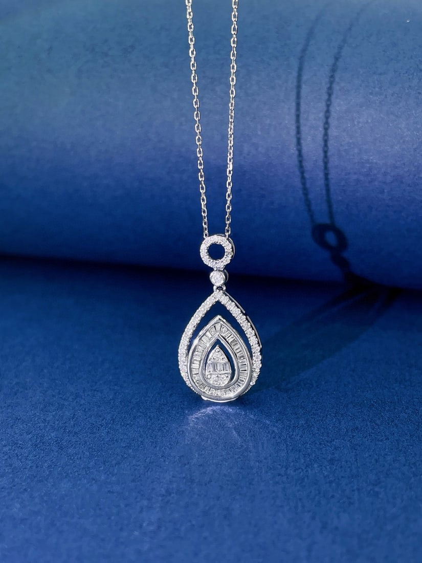 14k Gold 0.40 Ctw Natural H Diamond Necklace: Ref:231082285 // gold content:14k gold // main gemstone:diamond // shape:baguette // carat weight:0. 18ct // clarity grade:vs-si // color:h // treatment:natural // // adjacent gemstone 2 : diamond //