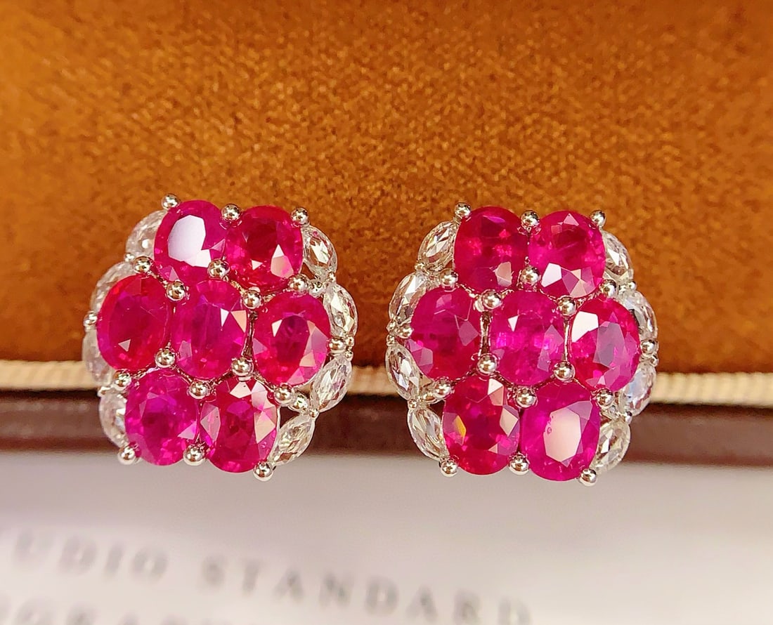 14k Gold 5.2 Ct Natural Ruby & Diamond Earrings: Ref:231082303 // gold content:14k gold // main gemstone:ruby // shape:oval // carat weight:5. 2ct // color:red // treatment:natural // // adjacent gemstone 2 : diamond // number of stones:16 //