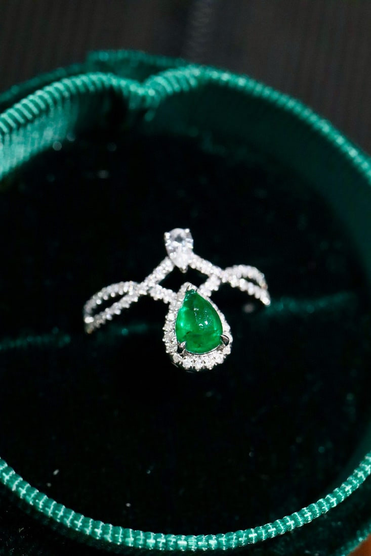 14k Gold 0.81 Ctw Vivid Green Natural Emerald & Diamond Ring - 3