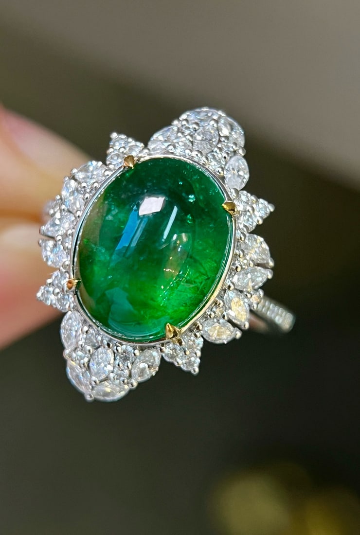 14k Gold 7.60 Ctw Vivid Green Natural Emerald & Diamond Ring - 4