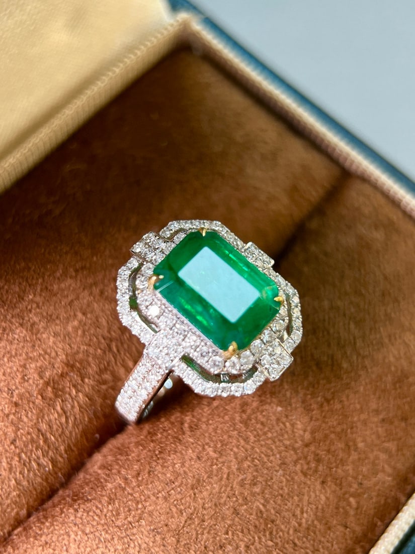 14k Gold 3.81 Ctw Vivid Green Natural Emerald & Diamond Ring - 4