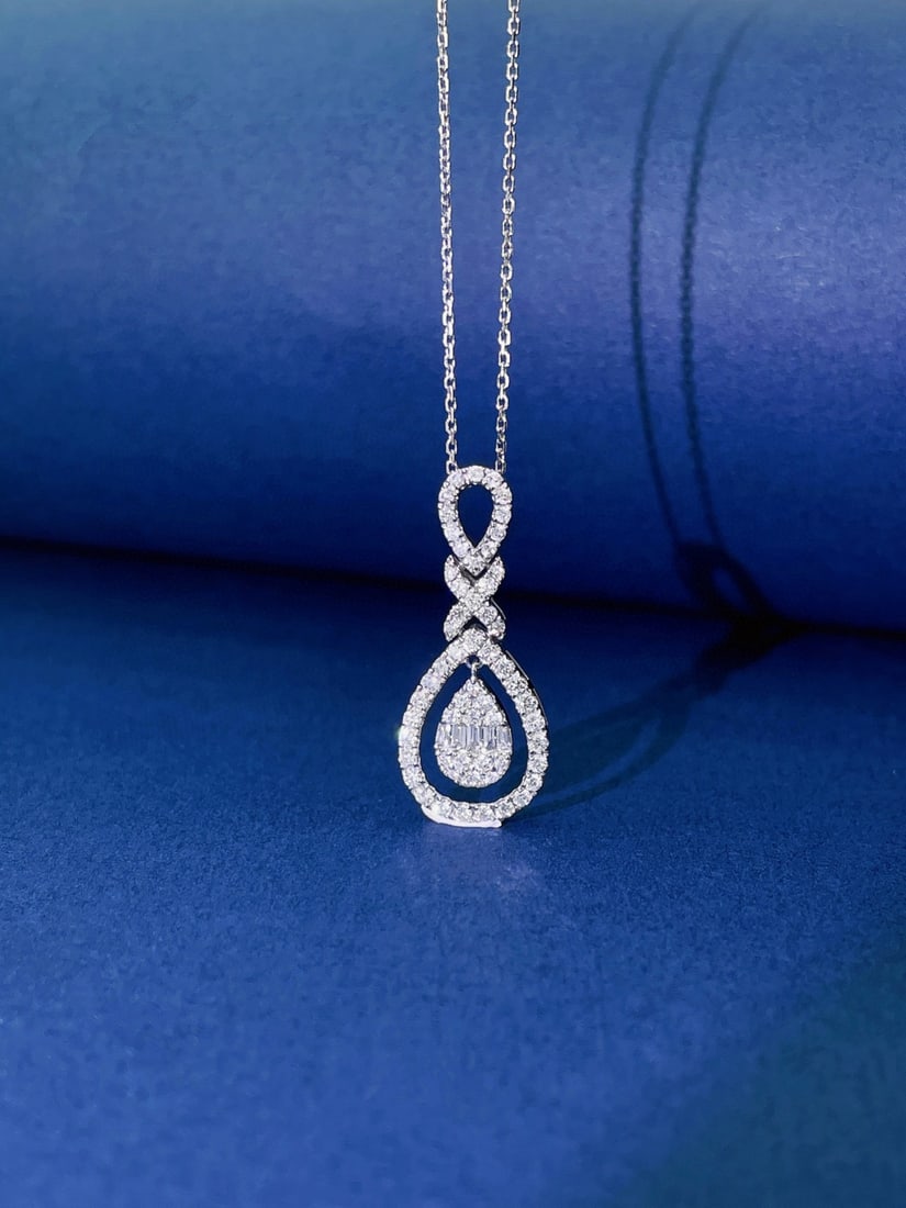 14k Gold 0.50 Ctw Natural H Diamond Necklace: Ref:231082321 // gold content:14k gold // main gemstone:diamond // shape:baguette // carat weight:0. 06ct // clarity grade:vs-si // color:h // treatment:natural // // adjacent gemstone 2 : diamond //