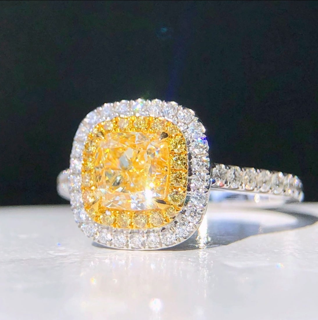 14k Gold 1.00 Ct Natural Yellow Diamond & Diamond Ring - 3