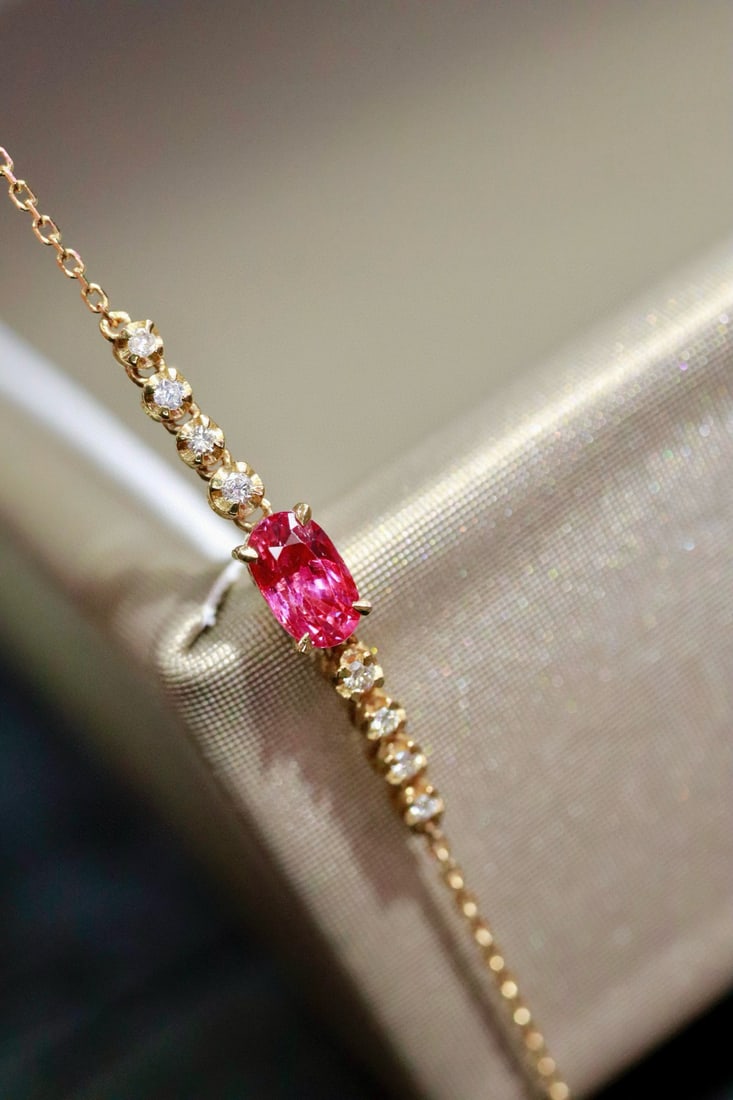 14k Gold 0.63 Ctw Natural Ruby & Diamond Necklace: Ref:231082341 // gold content:14k gold // main gemstone:ruby // shape:oval // carat weight:0. 57ct // color:red // treatment:natural // // adjacent gemstone 2 : diamond // shape:round // carat