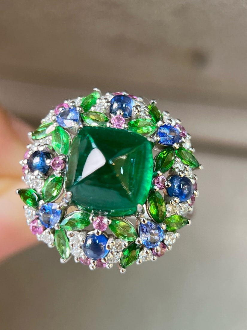 14k Gold 4.93 Ctw Vivid Green Natural Emerald & Diamond Ring: Ref:231082350 // gold content:14k gold // ring size:7. 25us // // main gemstone:emerald // shape:sugar-loaf // carat weight:4. 56ct // color:vivid green // treatment:natural // // adjacent gemstone 2
