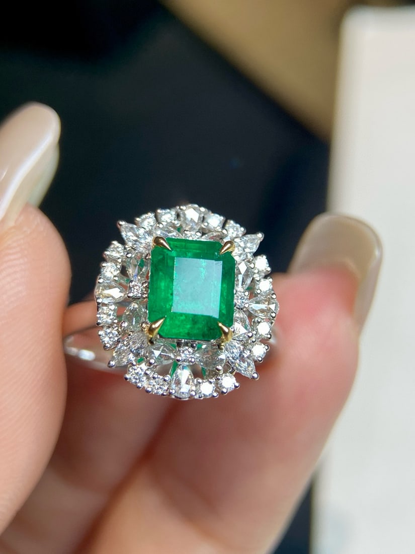 14k Gold 1.87 Ctw Vivid Green Natural Emerald & Diamond Ring - 2