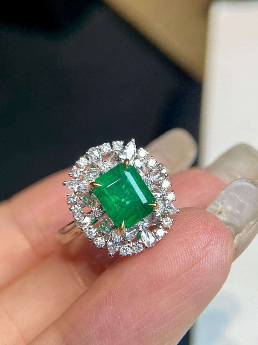 14k Gold 1.87 Ctw Vivid Green Natural Emerald & Diamond Ring - 3