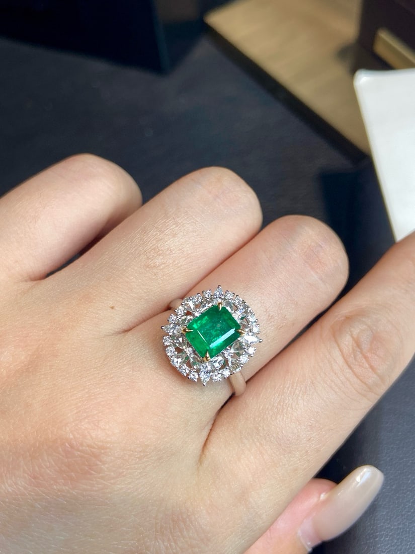 14k Gold 1.87 Ctw Vivid Green Natural Emerald & Diamond Ring - 4