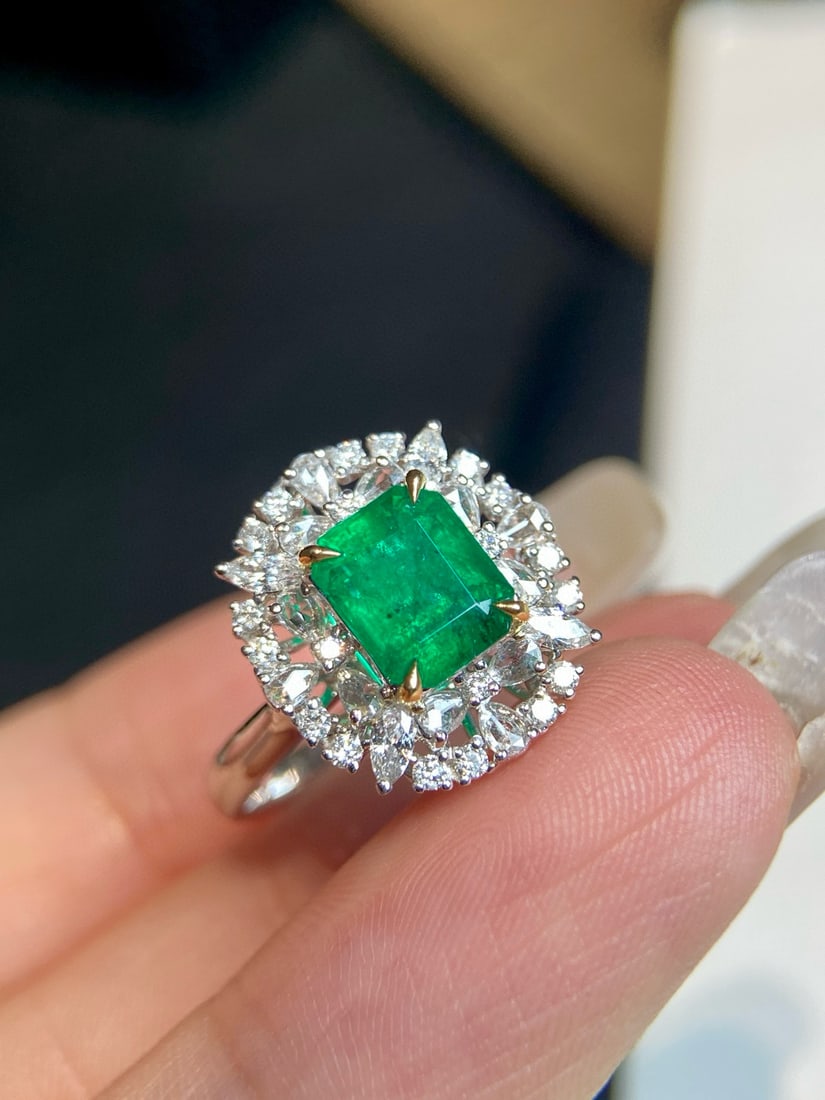 14k Gold 1.87 Ctw Vivid Green Natural Emerald & Diamond Ring - 5