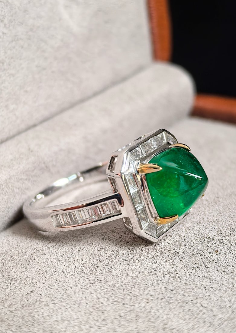 14k Gold 4.58 Ctw Vivid Green Natural Emerald & Diamond Ring - 2