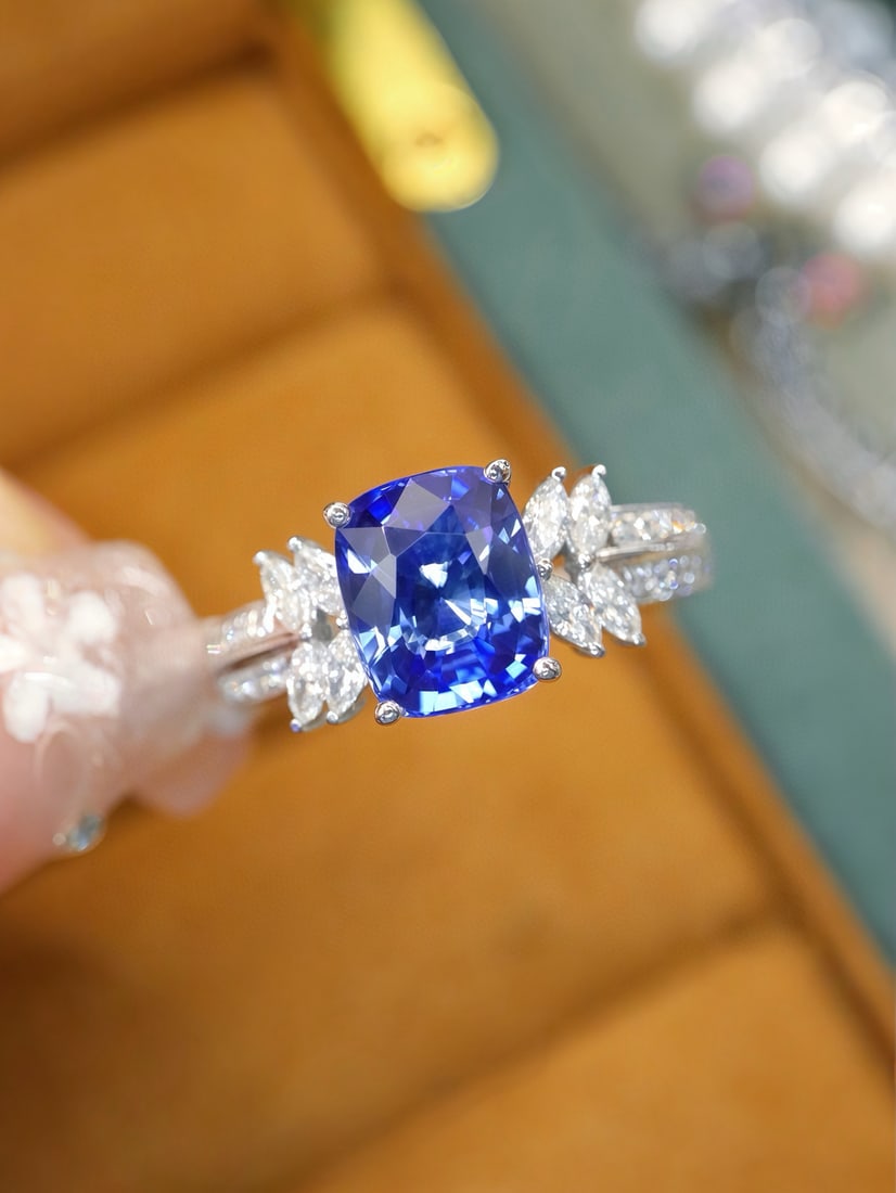 14k Gold 2.39 Ctw Natural Sapphire & Diamond Ring: Ref:231082378 // gold content:14k gold // ring size:7. 25us // // main gemstone:sapphire // shape:cushion // carat weight:2. 05ct // color:cornflower blue // treatment:natural // // adjacent gemstone