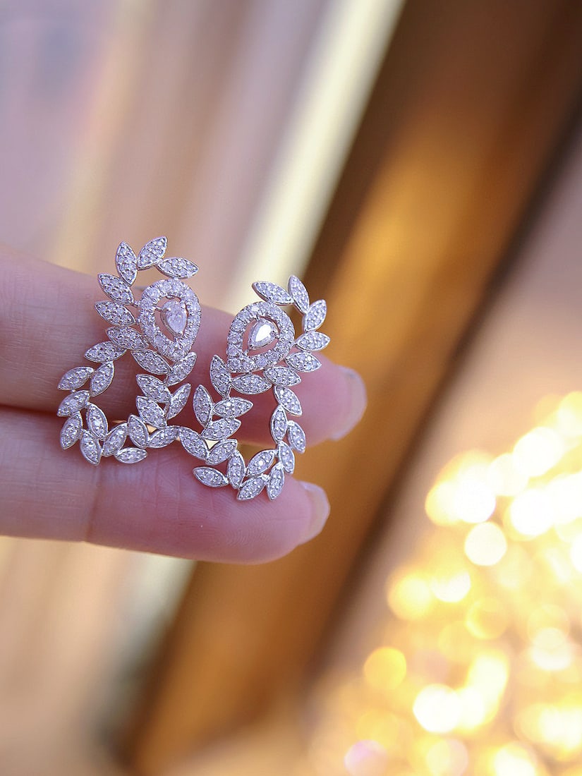 14k Gold 1.5 Ct Natural H Diamond Earrings: Ref:231082384 // gold content:14k gold // main gemstone:diamond // shape:multiple // carat weight:1. 5ct // clarity grade:vs-si // color:h // treatment:natural // Condition: New Low Estimate: 4200.00