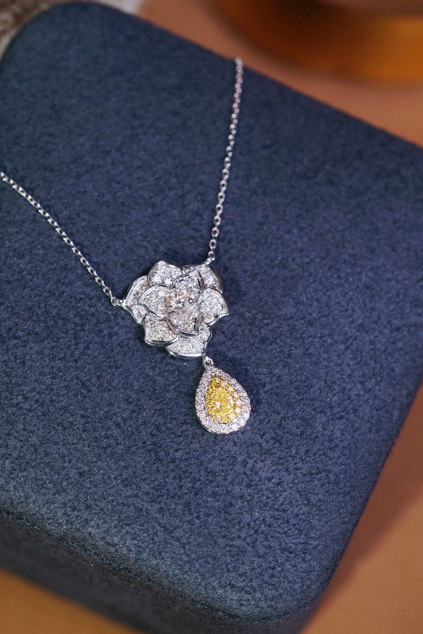 14k Gold 0.75 Ctw Natural Yellow Diamond & Diamond Necklace: Ref:231082393 // gold content:14k gold // main gemstone:yellow diamond // shape:pear // carat weight:0. 12ct // color:yellow // treatment:natural // // adjacent gemstone 2 : diamond // shape:round //